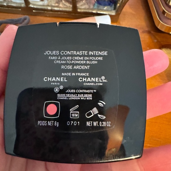 Chanel joues contrast intense cream to powder blush in shade rose ardent - Picture 3 of 3